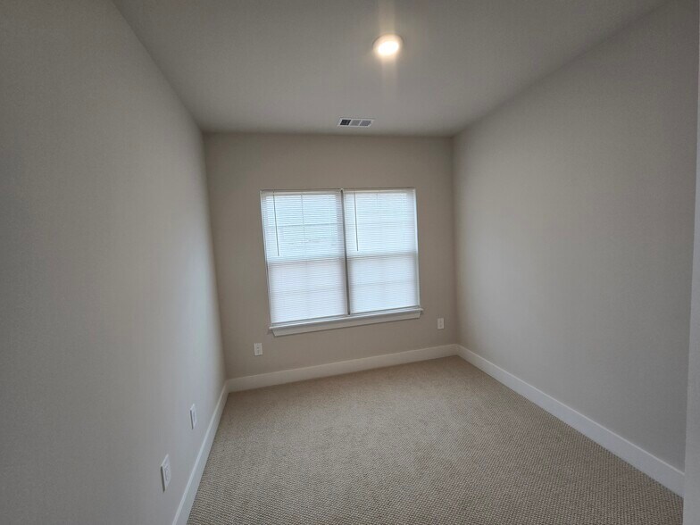 Building Photo - 2615 Wilkinson Pike