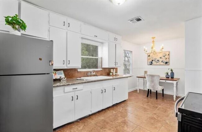 Building Photo - 3444 Blodgett St