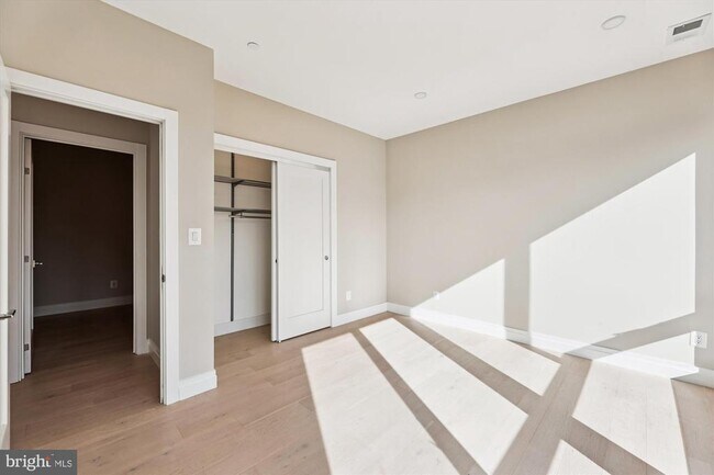 Building Photo - 1102 Staples St NE