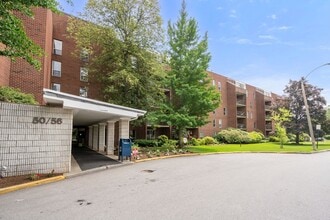 Building Photo - 50-56-56 Broadlawn Park