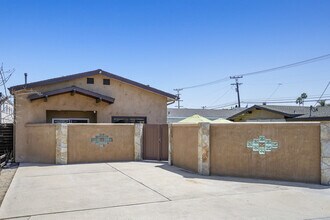 Building Photo - Private Guest House in Eastside Costa Mesa