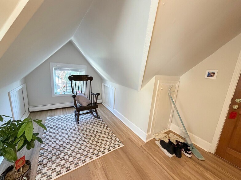 Building Photo - 72 College Ave