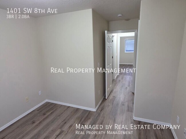 Building Photo - 1401 SW 8th Ave