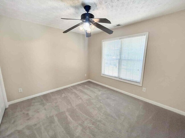 Building Photo - 6090 Farmwood Way SE
