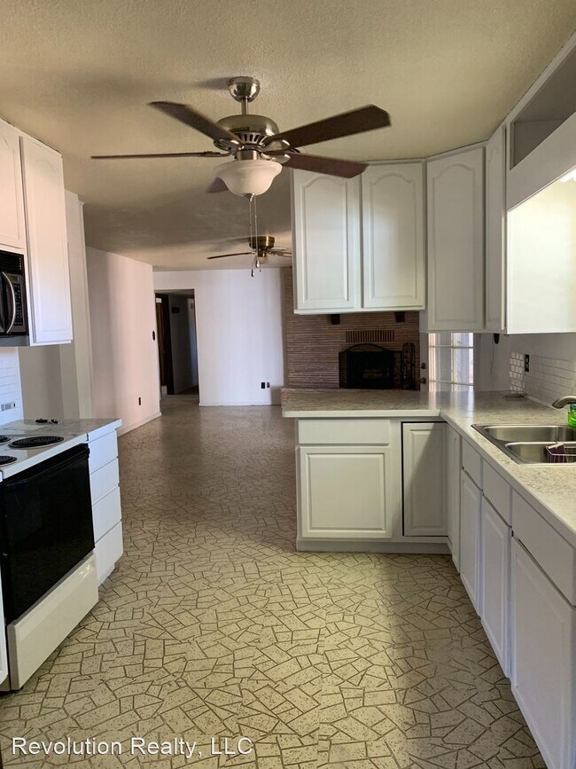 Building Photo - 3 br, 2 bath House - 1900 Carlyle Drive