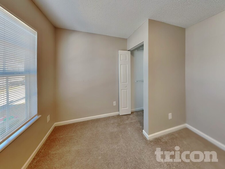 Building Photo - 2000 Lake Carolina Dr