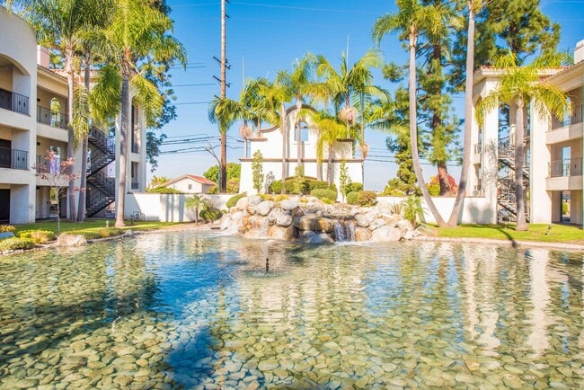 Building Photo - Updated 2 BR- 2 BA in FOUNTAIN VALLEY