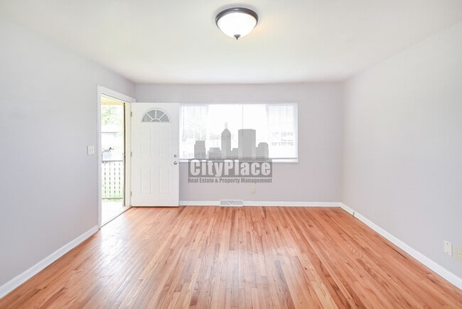 Building Photo - 1213 Taylor Dr E