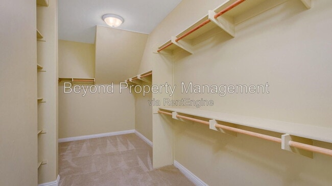 Building Photo - 2947 Farragut Rd