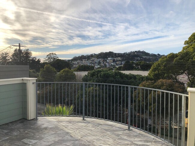 Building Photo - COMING SOON!  Beautiful 3 br/2ba -2  Levels, Private Deck, Panoramic Views, Garage Parking, Washe...