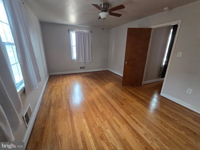 Building Photo - 7213 Adelphi Rd