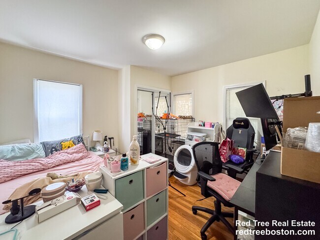 Building Photo - 28 Linden St