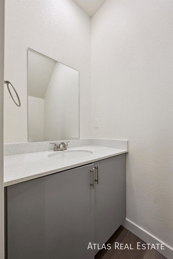 Building Photo - 625 Leland Aly