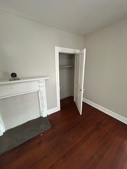 Building Photo - 927 S Jackson St