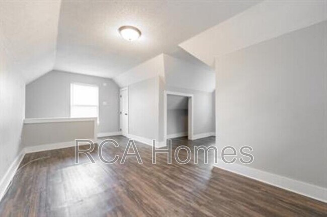 Building Photo - 1157 Villa Ave