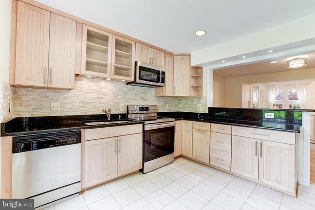 Building Photo - 8509 Jeffersonian Ct
