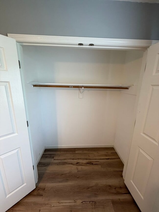 Building Photo - Large 2 Bedroom with Fenced Yard!