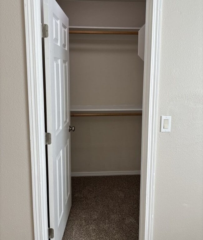 Building Photo - 3Bd/2Ba Single Story Home - Available to View!