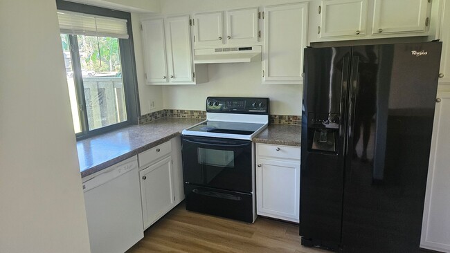 Building Photo - Cozy 3 Bedroom Townhome Near CSU