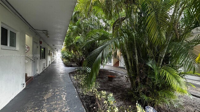 Building Photo - 1225 Marseille Dr