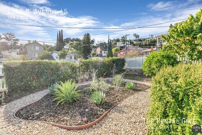 Building Photo - 1744 N Ave 45