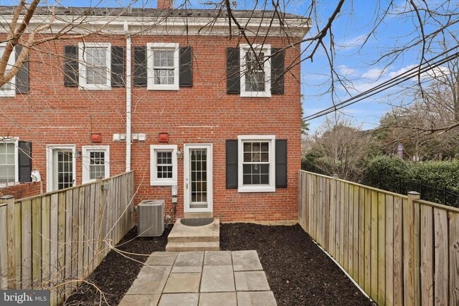 Building Photo - 3263 S Stafford St