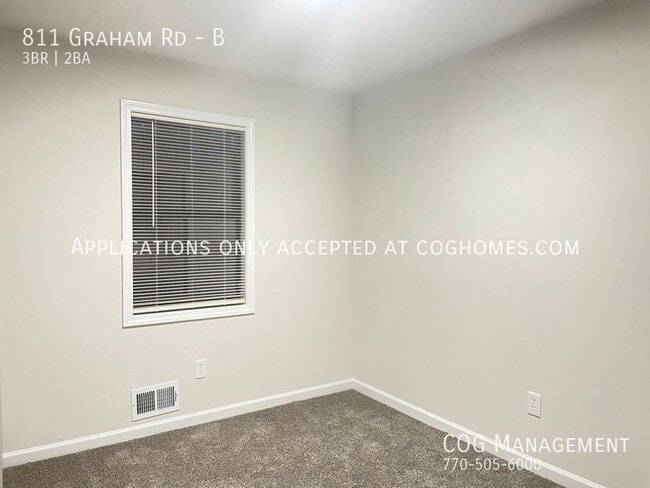 Building Photo - 811 Graham Rd