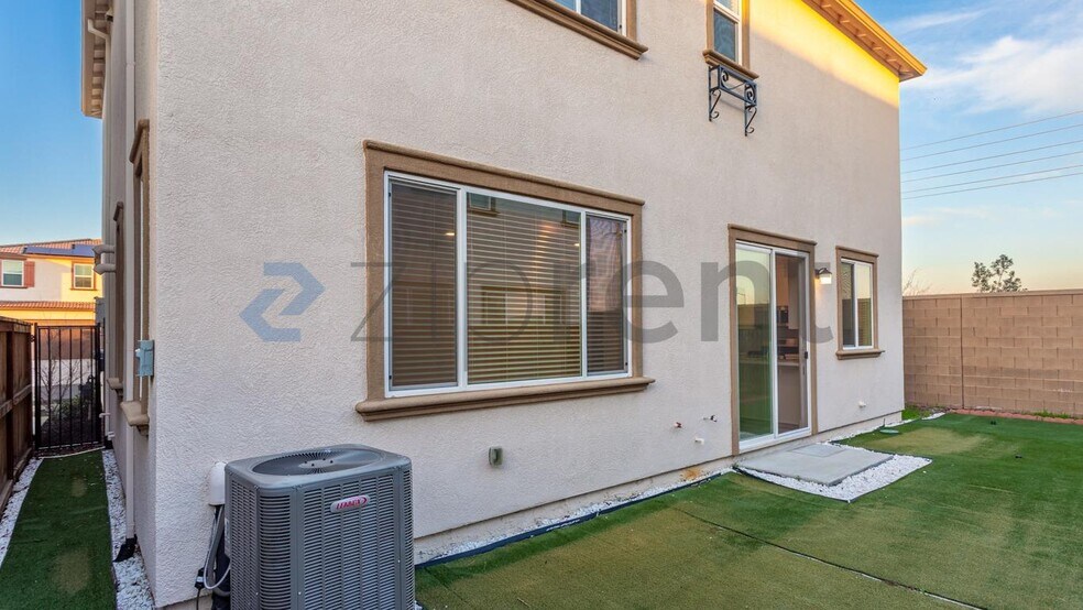 Building Photo - 3500 Nuestra Ave