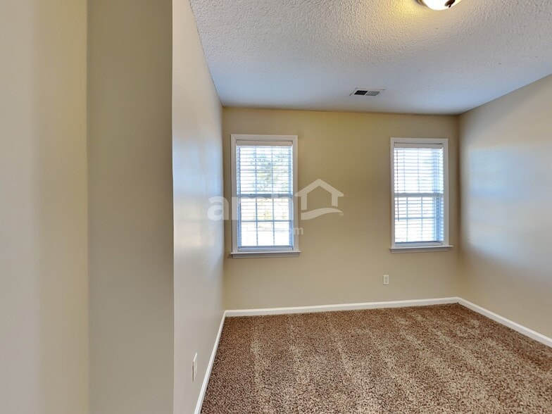 Building Photo - 6425 Silver Spring Ct