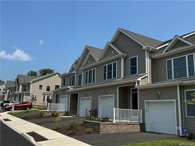 Building Photo - 16 Pinto Rd