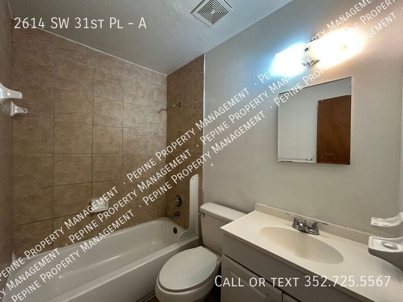 Building Photo - 2614 SW 31st Pl