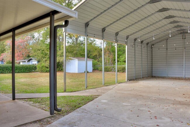 Building Photo - 3649 Lynnwood Dr