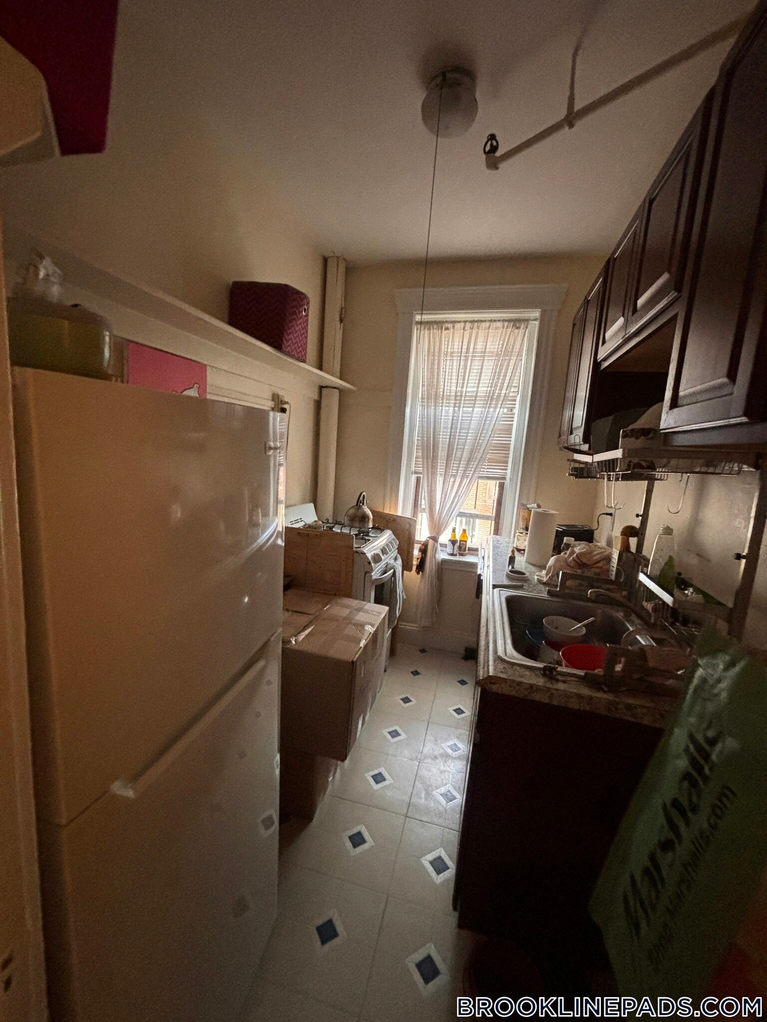 Building Photo - 352 Riverway