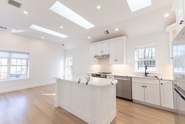 Building Photo - 17 Harding Rd