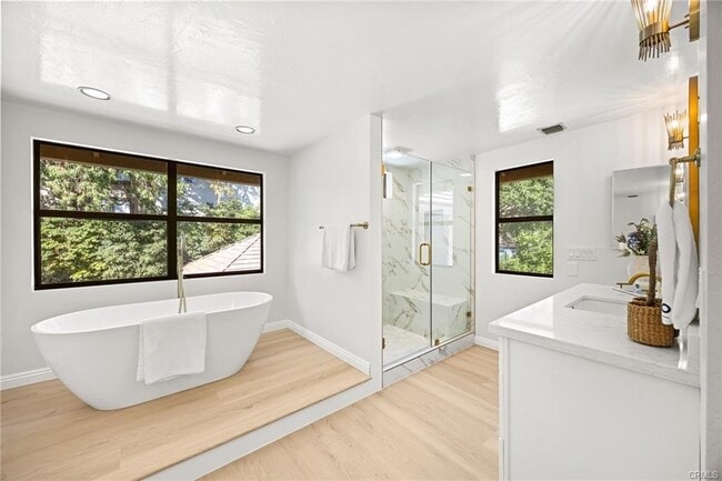 Building Photo - 673 S Mentor Ave