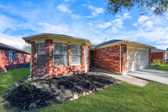 Primary Photo - 13503 Sherman Oaks Dr