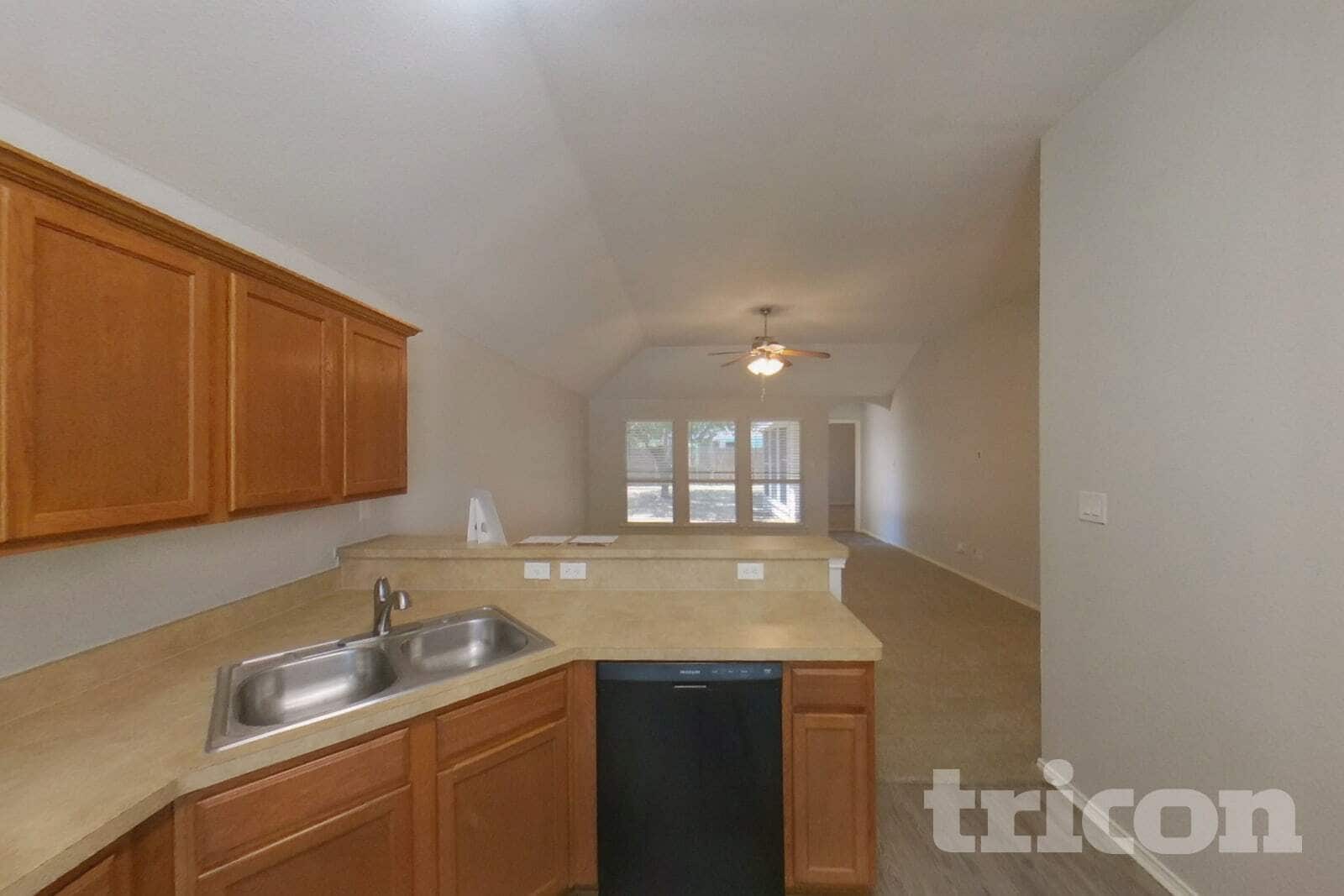 Building Photo - 1615 Hillside Dr