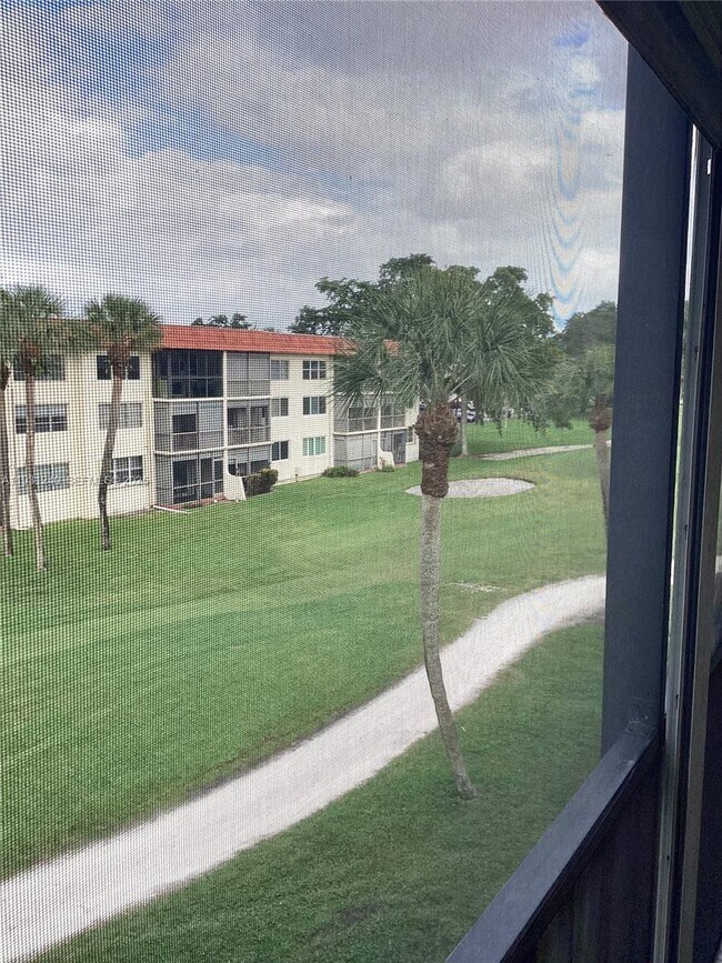 Building Photo - 681 S Hollybrook Dr