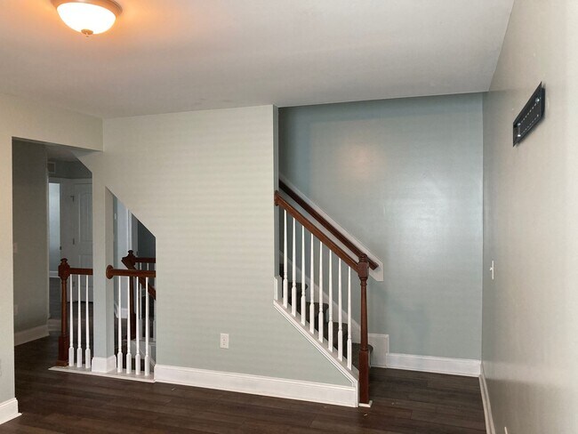 Building Photo - Immaculate 5 Bedrooms, 3.5 Bath Home Located Minutes from Shopping- Easy Commute to Sanford, Ft. ...