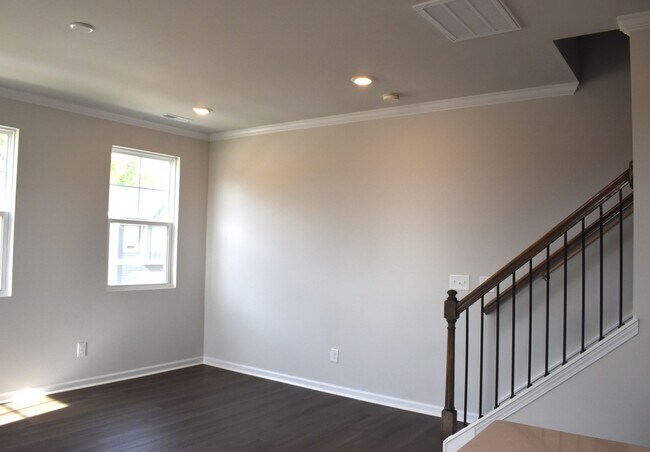 Building Photo - *PENDING!!*