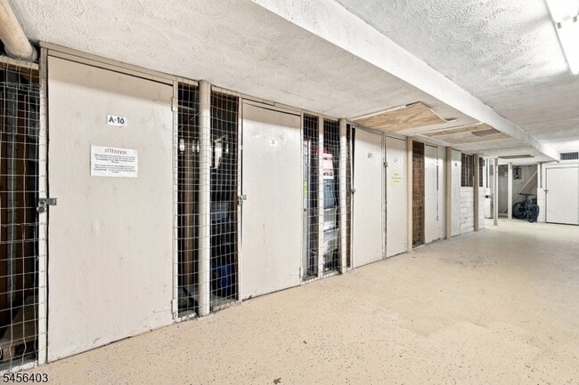 Building Photo - 199 N Beverwyck Rd