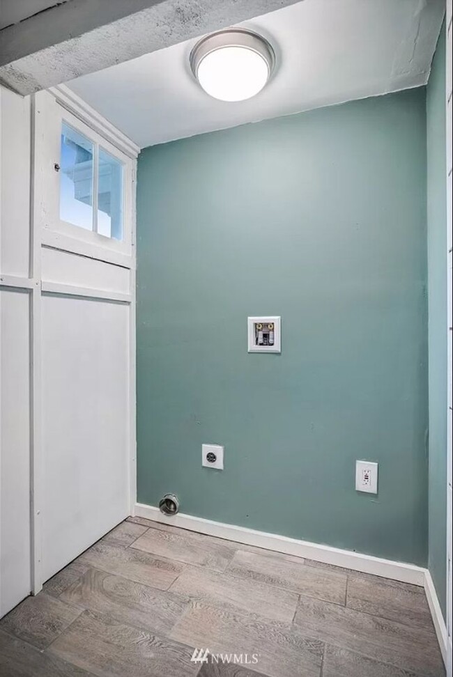 Building Photo - 14739LTa