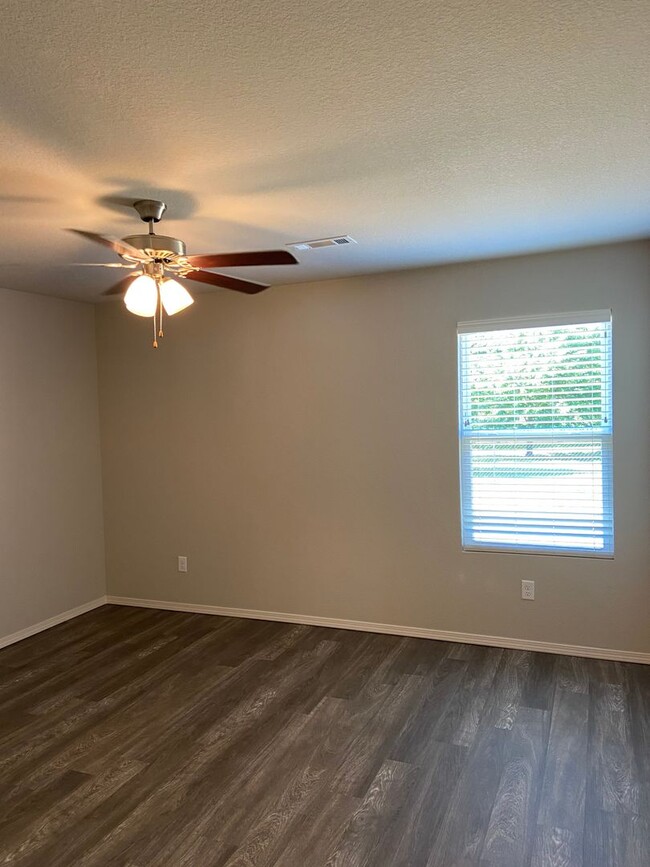 Building Photo - *Pre-leasing* Three Bedroom |  Two Bath Ho...