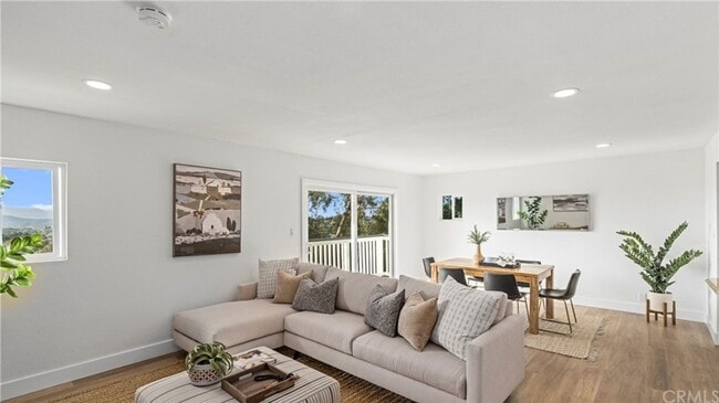 Building Photo - Fabulous Home off of Grand Avenue area ava...