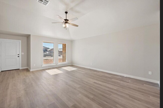 Building Photo - PRE LEASING NOW - AVAILABLE 7/14