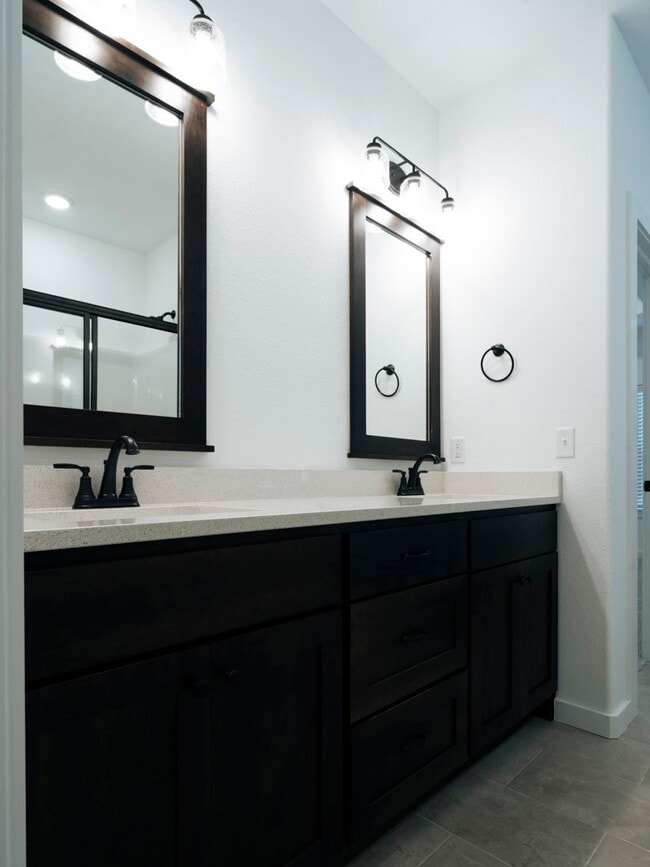 Building Photo - 441 Willow Dr