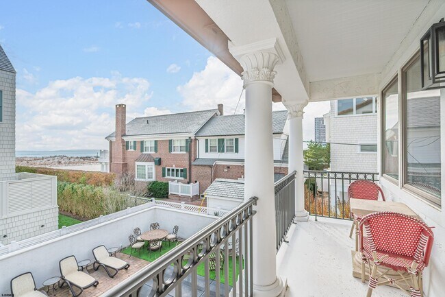 Building Photo - 112 S Rumson Ave