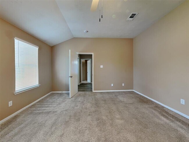 Building Photo - 6611 Dillon Dr