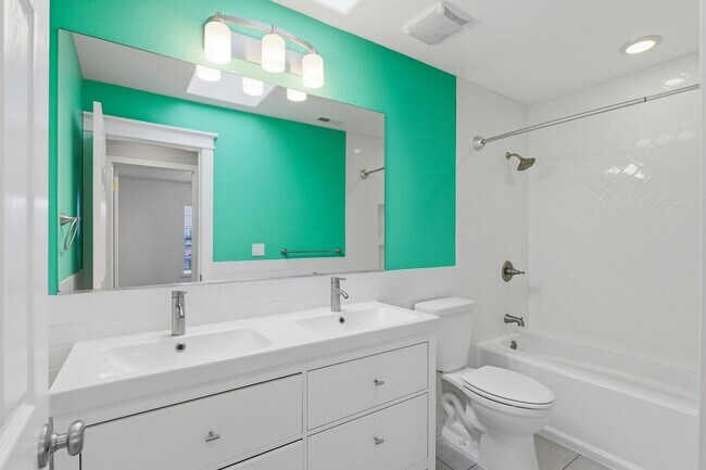 Building Photo - Bright & Modern Corner-Lot Living in Happy Valley