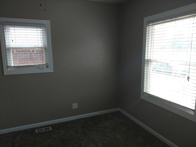 Building Photo - ALL PROSPECTIVE TENANTS MUST SUBMIT A $58 ...